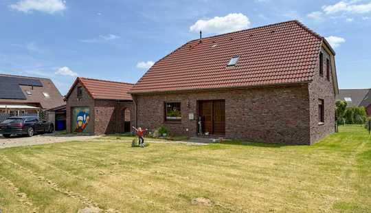 Bild von Geräumiges Einfamilienhaus - kurzfristig verfügbar und nur 15 Minuten zur Küste