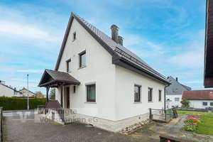 Großes Einfamilienhaus mit schönem Garten und 2 Garagen – Die vollständige Adresse der Immobilie erhältst du vom Anbieter., 72766 Sondelfingen, Reutlingen – Vorschaubild 2