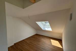 Exklusiver Erstbezug: Neue 3 ZKB DG-Wohnung (KfW 40) mit Balkon, EBK & Stellplatz in BI-Brake – Nadefeld 13, 33729 Heepen, Bielefeld – Vorschaubild 8