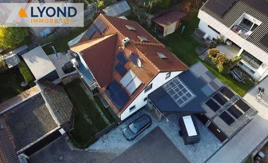 Dieses schöne Einfamilienhaus mit Wintergarten und Einliegerwohnung sucht Sie als neuen Eigentümer!