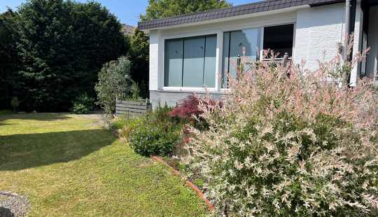 Bild von Traumhafte Gartenanlage mit top gepflegtem Einfamilienhaus