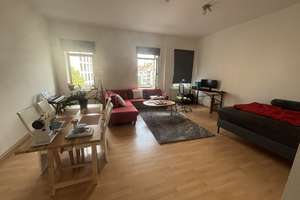 Geräumige Altbauwohnung mitten in der Innenstadt
