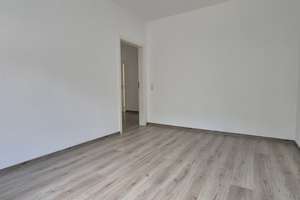 Im Denkmal! Familienwohnung mit klasse Grundriss, Wohn- u. Einbauküche,  Tageslichtbad, AR...! – Schweizstraße 1, 1259 Großzschachwitz, Dresden – Vorschaubild 9