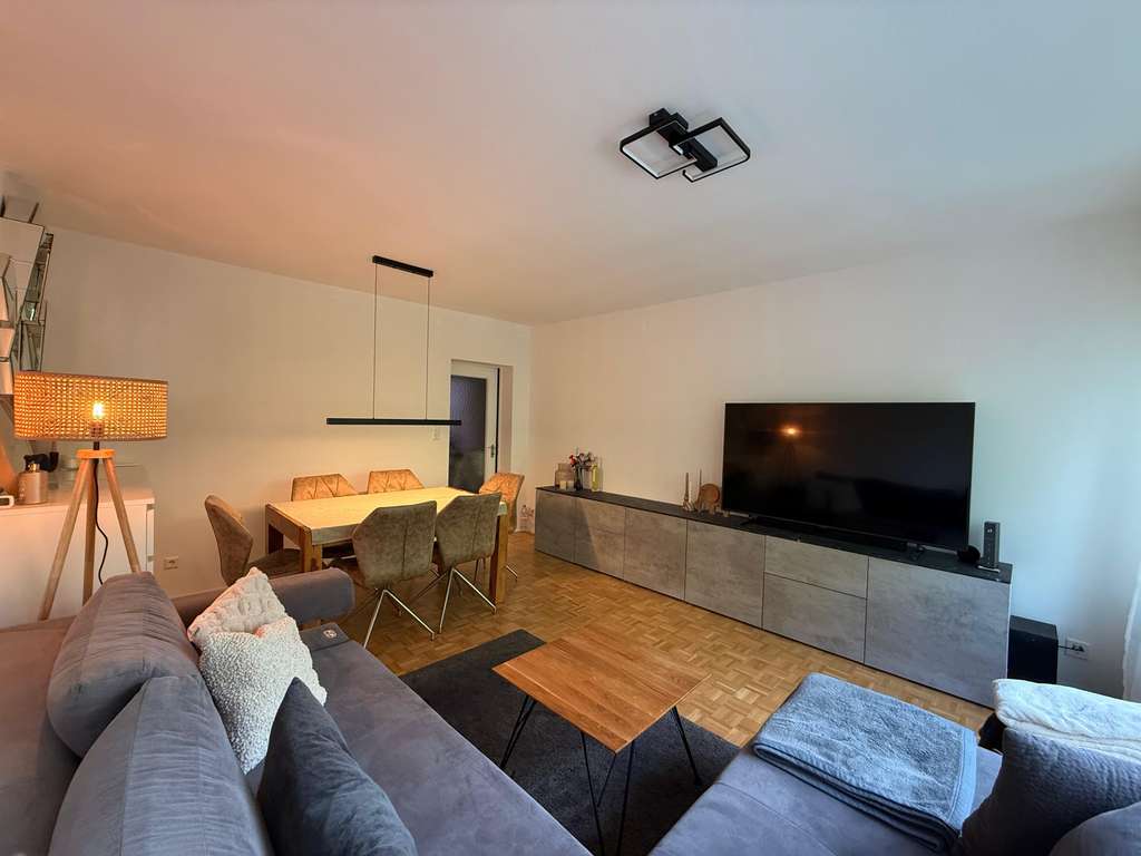 Modernisierte 3-Zimmer-Wohnung im Frankfurter Westend mit Skyline-Blick & Balkon