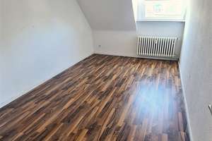 ***Geräumige Dachgeschoss-Wohnung mit 5 Zimmern in gepflegtem Umfeld*** – Elisabethstraße 4-6, 46049 Alstaden-Ost, Oberhausen – Vorschaubild 4