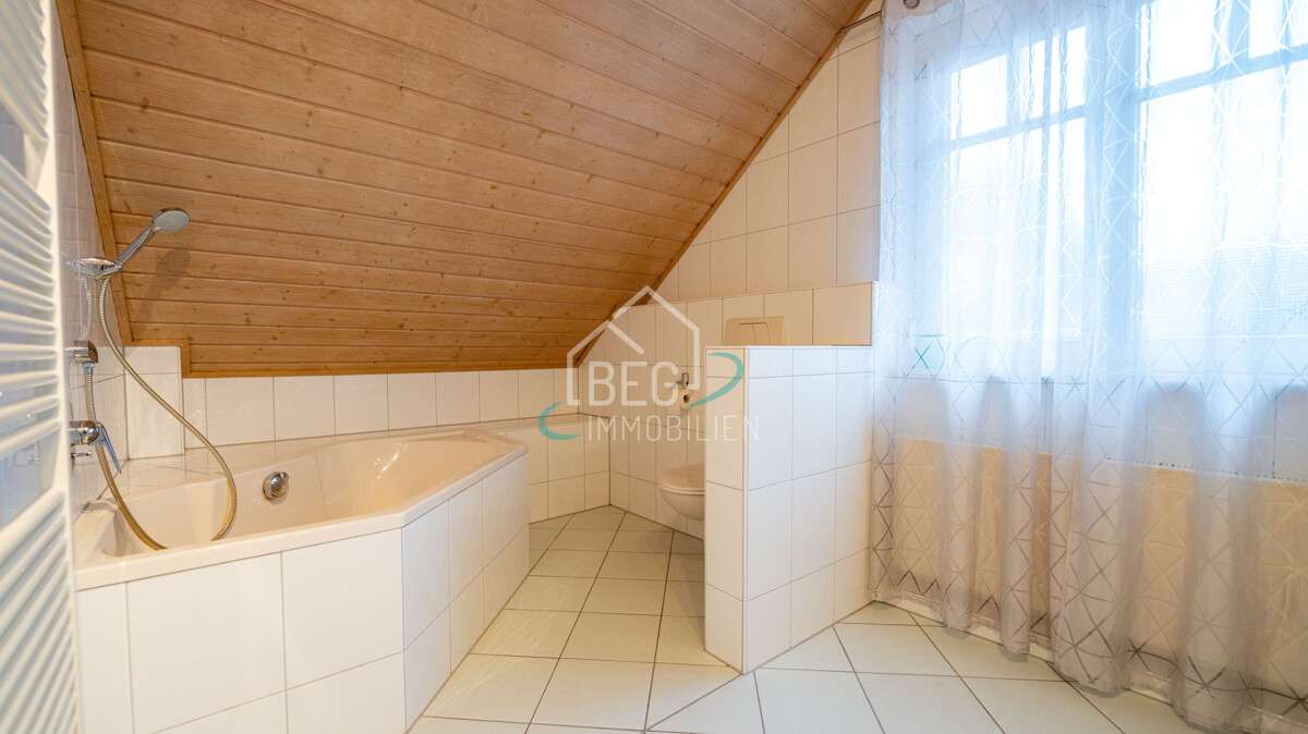 Immobilie in Stimpfach - Familienfreundliches Einfamilienhaus  mit Garten, Terrasse und Doppelgarage - Bild 2