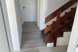 Schöner Wohnen auf 2 Ebenen! Renovierte 5 Zimmer, 2 Bäder, Loggia, gute Raumaufteilung, Abstellraum – Gropiusweg 15, 44801 Querenburg, Bochum – Vorschaubild 4