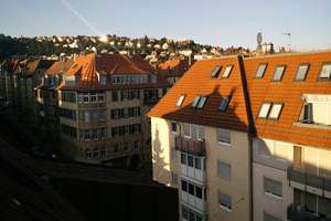 Möblierte, geräumige und gepflegte 1 1/2-Zimmer-DG-Wohnung im Heusteigviertel in Stuttgart