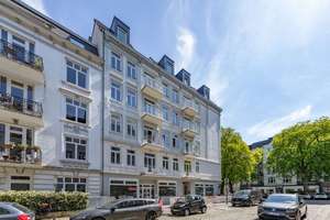 Imposanter Altbau - Langfristig vermietete Kapitalanlage in exklusiver Lage ++ courtagefrei ++ – Kremper Straße 2, 20251 Hoheluft-Ost, Hamburg – Vorschaubild 3