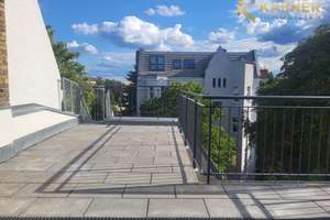 Erstbezug: Exklusive Dachgeschosswohnung mit Sonnenterrasse im Gründerzeit-Altbau