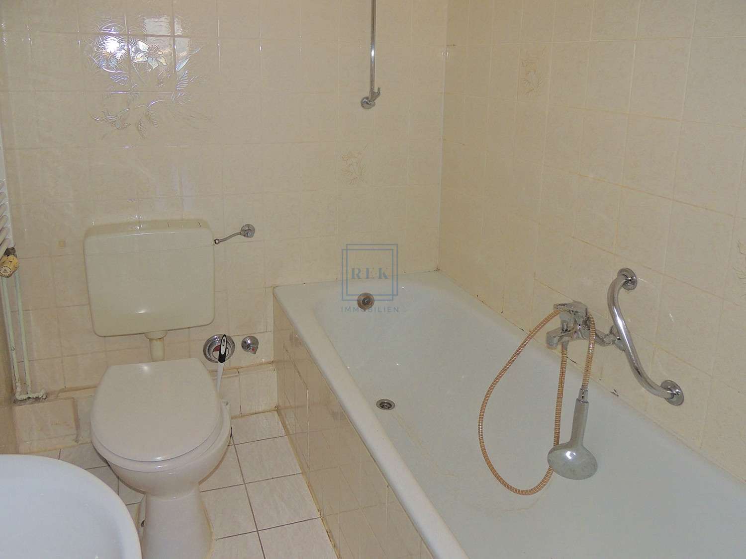 Immobilie in Holzmaden - "Familien und Kapitalanleger aufgepasst - 3-Familienhaus in Holzmaden zu verkaufen" - Bild 0