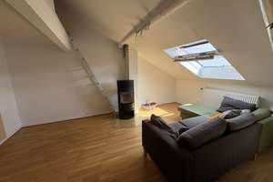 Sanierter Altbau in der Aachener Innenstadt: Maisonette mit Schlafempore und Kaminofen