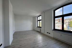 Helle und vollständig renovierte 1-Zimmer-Wohnung in K-Mülheim