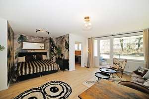 Apartment mit Balkon und EBK - komplett saniert und möbliert – Tettnanger Str. 4, 81243 Aubing-Süd, München – Vorschaubild 1