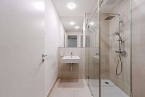 Bezugsfreie helle 3-Zimmerwohnung mit 2 Badezimmern und Loggia in sehr zentraler Lage in Mitte – Schützenstraße 41, 10117 Mitte (Ortsteil), Berlin – Vorschaubild 9