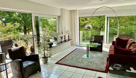 Bild von Exklusives Einfamilienhaus mit Traumgarten und Weitblick in ruhiger Lage