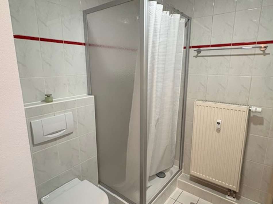 Badezimmer mit Dusche