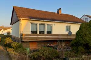 Einfamilienhaus in Bad Hersfeld am Johannesberg mit großem ebenen Grundstück in ruhiger Wohnlage – Die vollständige Adresse der Immobilie erhältst du vom Anbieter., 36251 Bad Hersfeld – Vorschaubild 2