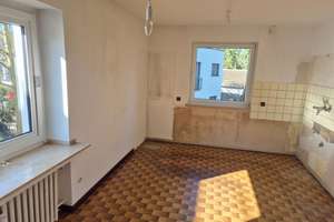 Großzügige 4-Zimmerwohnung mit Balkon in begehrter Wohnlage von Bonn-Röttgen! – Die vollständige Adresse der Immobilie erhältst du vom Anbieter., 53125 Röttgen, Bonn – Vorschaubild 8