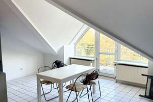 Gemütliche 3-Zimmer-DG-Wohnung mit 2 Balkonen & Keller in gefragter Wohnlage – Friedrich-Wilhelm-Straße 32, 52080 Eilendorf, Aachen – Vorschaubild 3