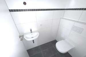 ERSTBEZUG! Sonnige und schöne 3-Zimmer-Dachgeschoss-Wohnung mit Balkon! – Lavendelweg 8, 85551 Kirchheim bei München – Vorschaubild 24