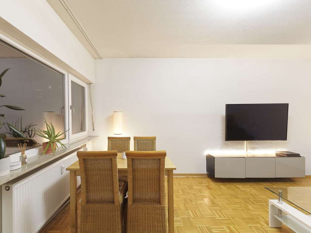 Immobilie in Ditzingen - Charmante 2,5-Zimmer-Etagenwohnung mit Balkon und Tiefgaragenstellplatz in Ditzingen - Bild 2