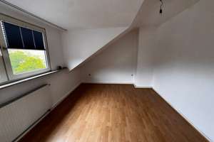 2-Zimmer-Dachgeschosswohnung in Duisburg mit guter Raumaufteilung – Fischerstraße 63, 47055 Wanheimerort, Duisburg – Vorschaubild 3