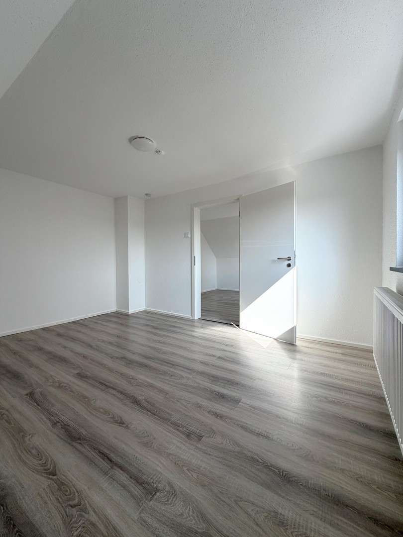 Immobilie in Beratzhausen - *Frisch Saniert & Provisionsfrei* Wunderschönes Einfamilienhaus mit malerischer Aussicht & 3 Gärten - Bild 1