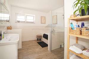 !! Traumhaus in C-Rabenstein !! Exklusive Doppelhaushälfte mit Garage, Terrasse und Garten – Riedbachweg 70, 9117 Rabenstein, Chemnitz – Vorschaubild 11