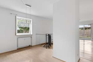 Souterrain-Maisonette-Wohnung mit großem Garten, schöner Terrasse und Carport in zentraler Lage – Dominikus-Schneider-Straße 1A, 85053 Südost, Ingolstadt – Vorschaubild 3