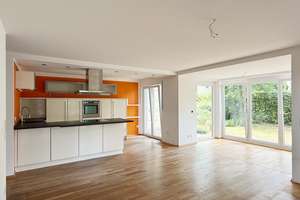 Lichtdurchflutete EG Wohnung mit Hobbyraum (Fitness/Home Office)