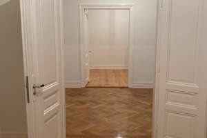 Stilvoll sanierter Altbau mit Wohnküche und Balkon in gefragter Sachsenhäuser Lage 