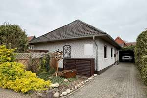 Solider Walmdachbungalow in ruhiger Wohnlage von Oldenburg (Osternburg)