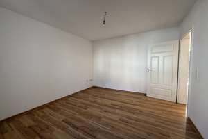 !!! NEUER PREIS !!! Frisch renoviertes 1 Familienhaus mit 5 Zimmer, Küche, 2 x Bad und Balkon – Die vollständige Adresse der Immobilie erhältst du vom Anbieter., 68169 Neckarstadt-West, Mannheim – Vorschaubild 8
