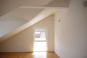 Große Doppelhaushälfte in Hofreite Erstbez 2015,  2 Bäder,  G-WC,  2 Terrassen, Garage, freigestellt – Die vollständige Adresse der Immobilie erhältst du vom Anbieter., 65205 Erbenheim, Wiesbaden – Vorschaubild 10