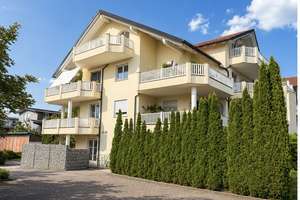 Großzügige, helle Einzimmerwohnung mit großem teilüberdachten Balkon