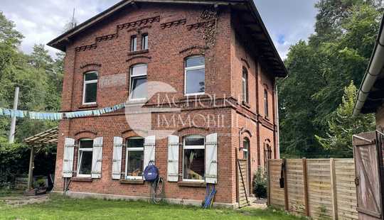 Bild von Ehemaliger Bahnhof mit Geschichte – Charmantes Landhaus auf großem Grundstück