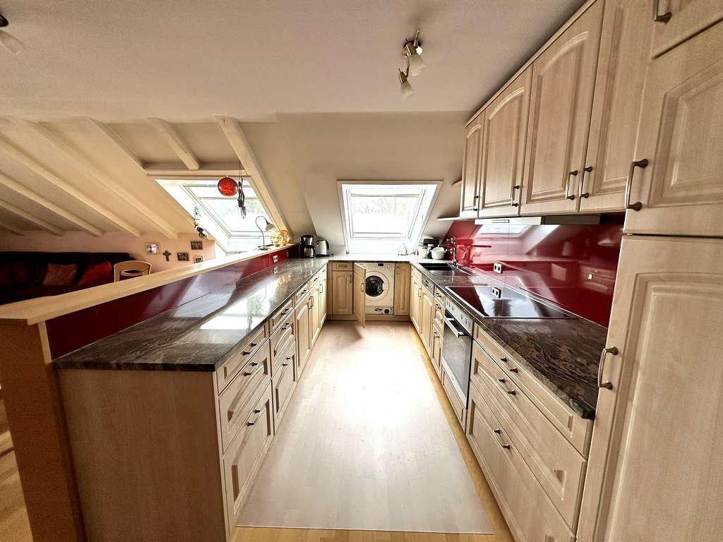 Immobilie in Hinterzarten - Schöne Dachgeschosswohnung mit Balkon, 2 Stellplätze und Gartenmitnutzung in Hinterzarten - Bild 1