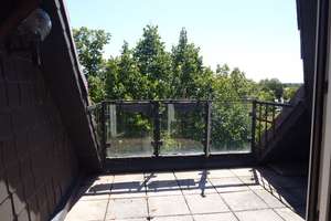 AUF 3 EBENEN MIT TERRASSE BEZUGSFREI AUßERGEWÖHNLICHE WHG. WOHNKÜCHE WANNENBAD+G-WC PARKETT REISHOLZ
