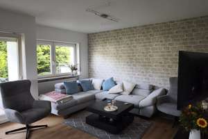 Moderne Maisonettewohnung mit Balkon & Blick ins Grüne – 3 Zimmer auf 107 m² in Lauf – Obere Rötelstraße 19b, 77886 Lauf – Vorschaubild 1