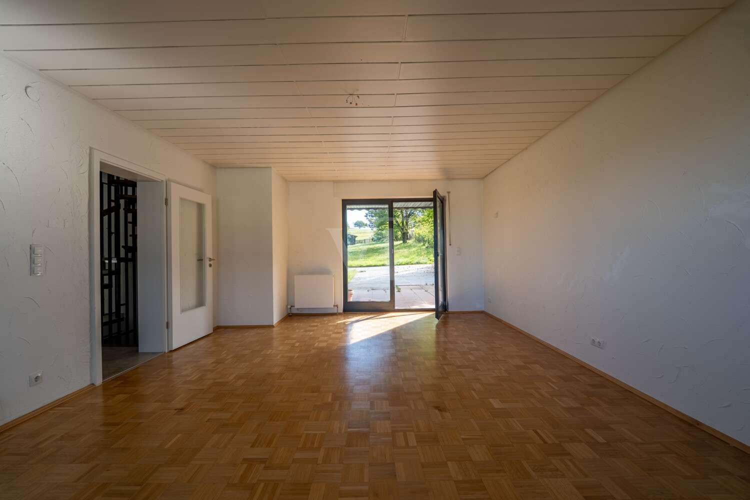 Immobilie in Simmern - Renoviertes Einfamilienhaus mit Einliegerwohnung in idyllischer Ortsrandlage - Bild 2