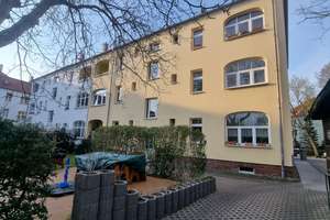 Familienwohnung in ruhiger Lage von Trachau! Veranda & Einbauküche!