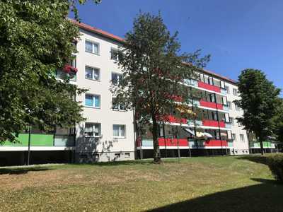 Familienfreundliche 4-Raum-Wohnung mit 2 Bädern und Balkon
