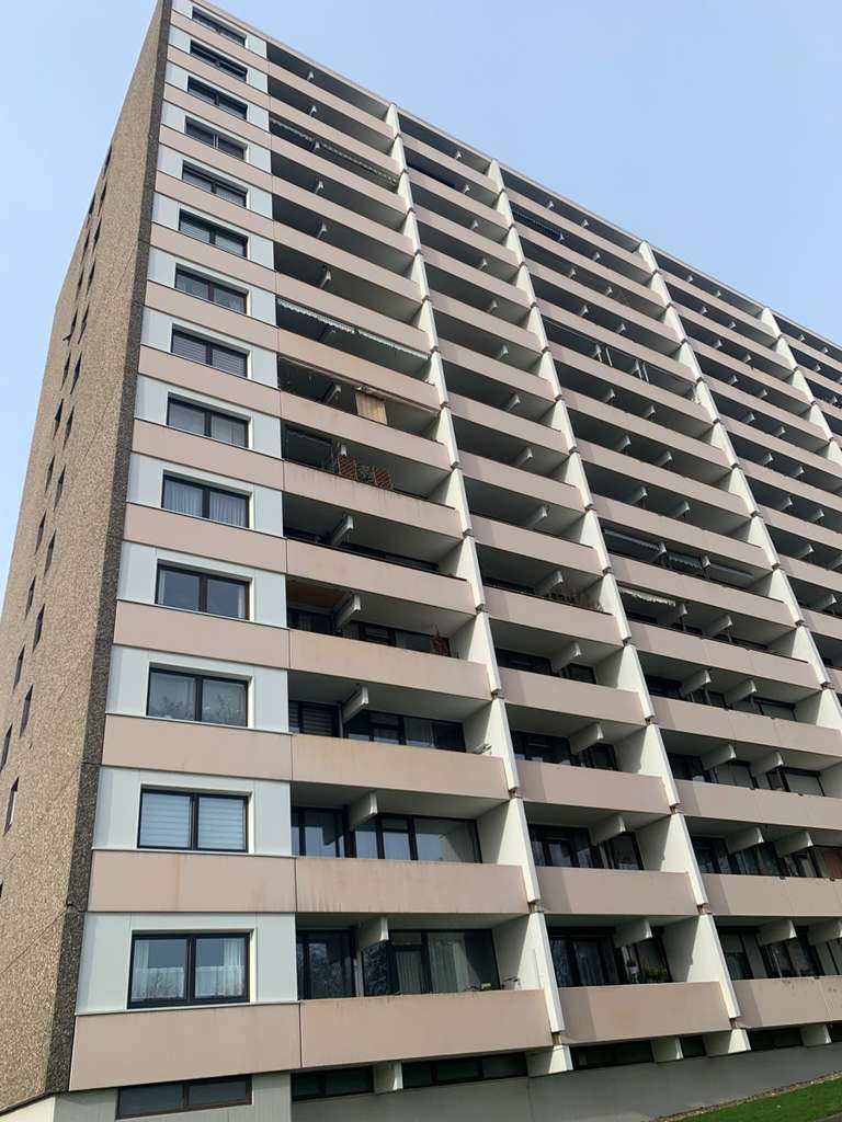 Immobilie in Sankt Augustin - SANKT AUGUSTIN, TOLLE 3-Zi. Whg im 12. OG, ca. 80 m² Wfl, Diele, Duschbad, Balkon, Außen-Stellplatz. - Bild 3