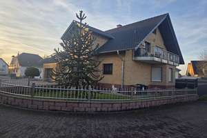 Freistehendes Zweifamilienhaus mit großem Garten – Die vollständige Adresse der Immobilie erhältst du vom Anbieter., 55457 Gensingen – Vorschaubild 2