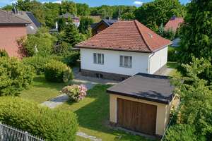 Ihr kleiner Bungalow mit Erneuerungspotenzial im beliebten Konradshöhe – Ein Haustraum für 2