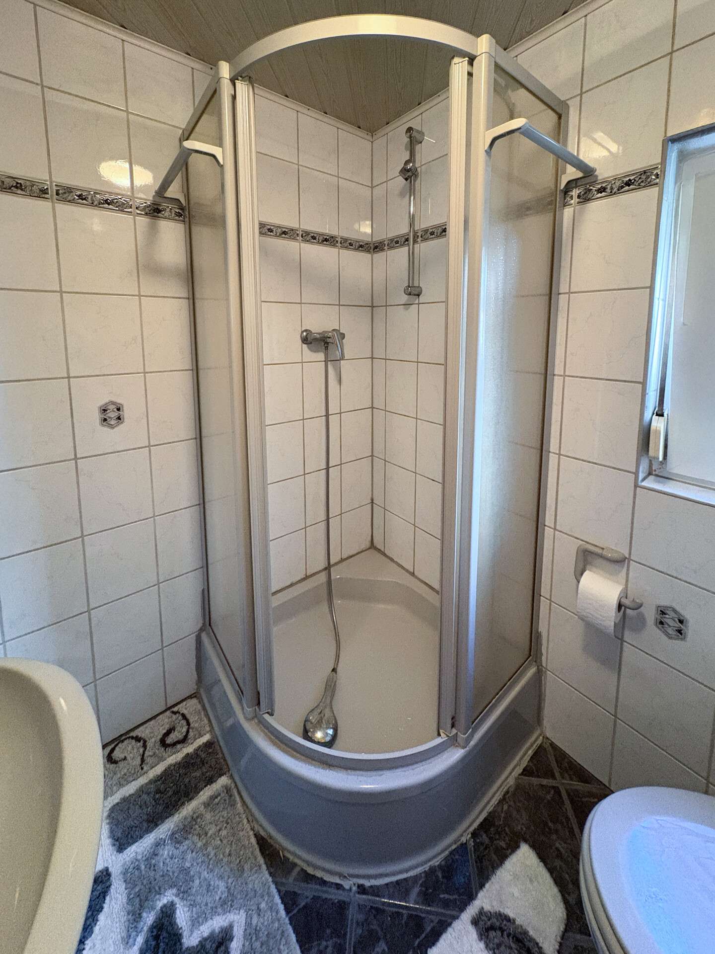 Immobilie in Daaden - Gemütliches Einfamilienhaus mit ELW & großem Nebengebäude! - Bild 3