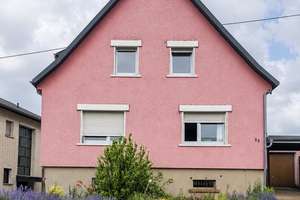 Freistehendes Einfamilienhaus auf schönen Grundstück in Püttlingen-Köllerbach