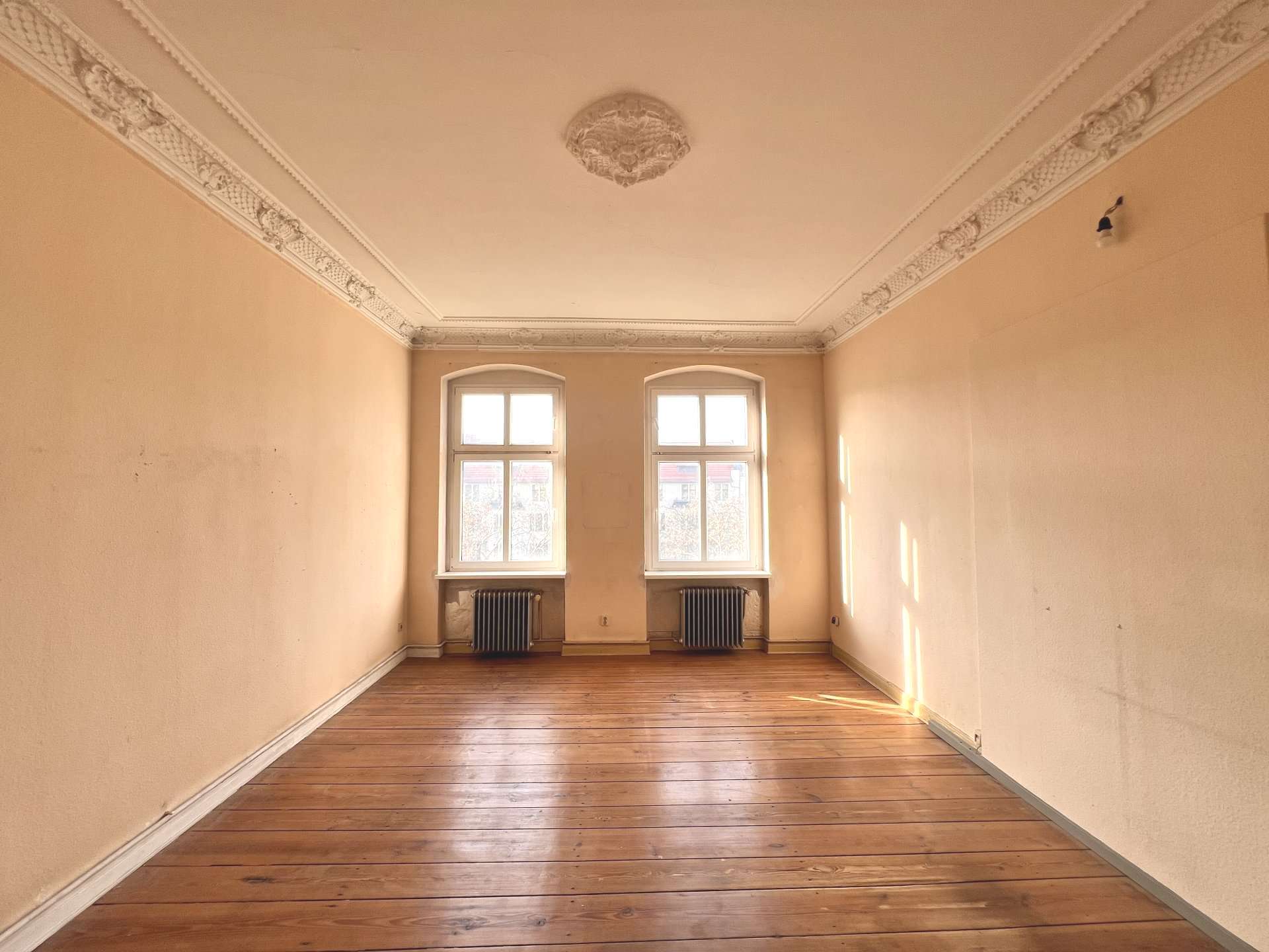 Herrschaftliche und lichtdurchflutete Altbauwohnung mit hohen Decken und imposanten Stuckdetails!, Berlin – Bild 1