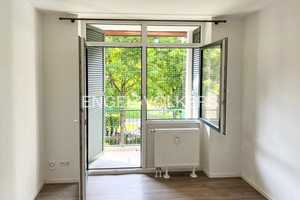 1-Zimmer-Apartment mit Balkon                                               und Tiefgaragenstellp... – Regensburg – Vorschaubild 1